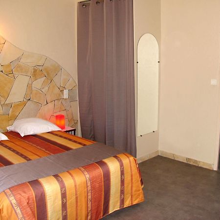 Hotel Et Studios Les Amandiers Saint-Raphaël Esterno foto