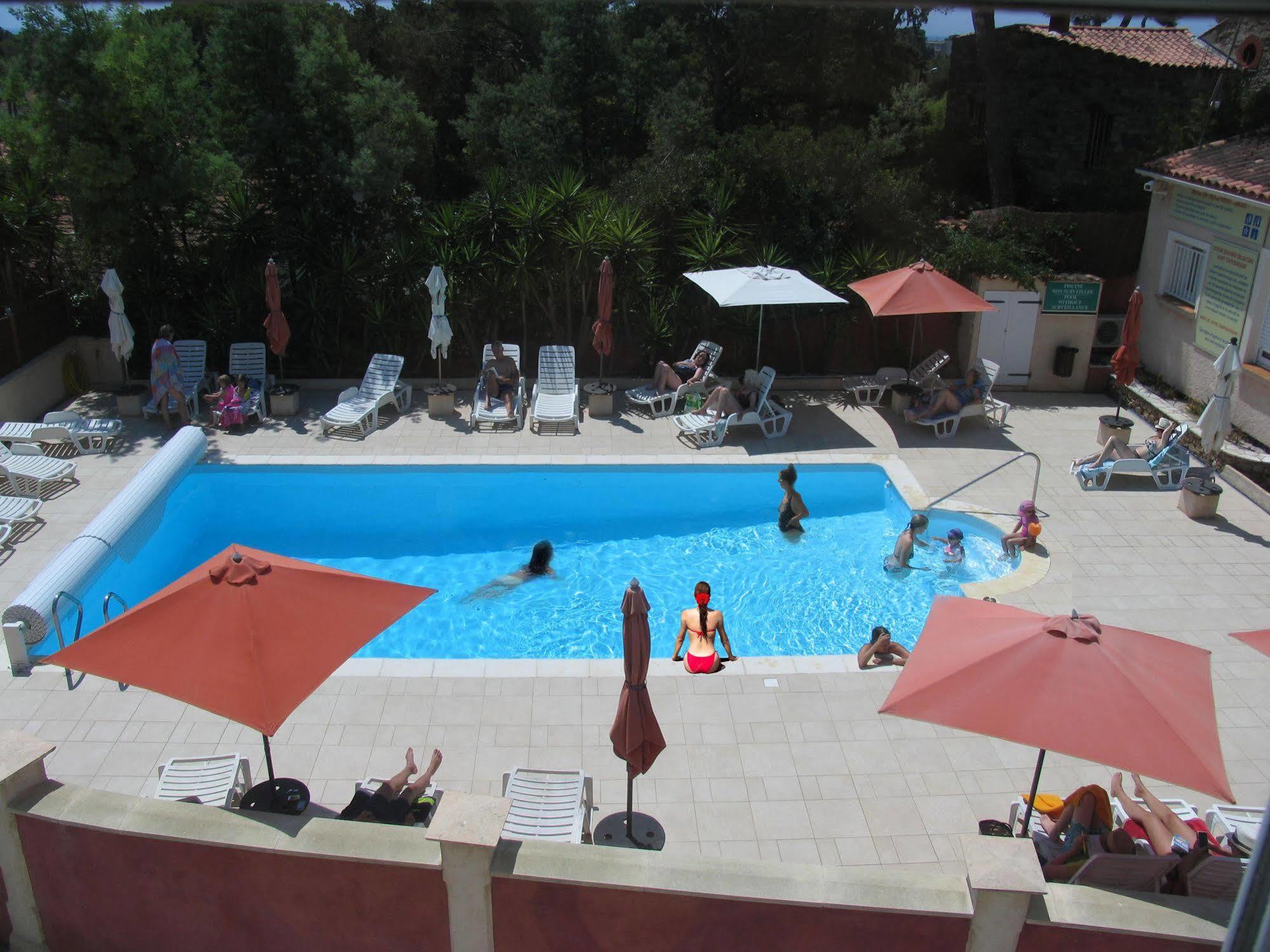 Hotel Et Studios Les Amandiers Saint-Raphaël Esterno foto